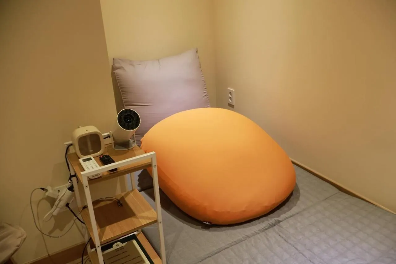 Myeongdong Hostel Zamshh - Female Only Soul